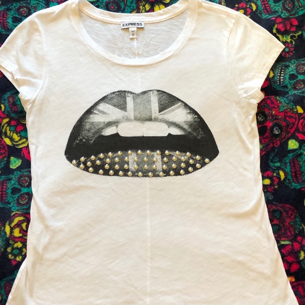 Express studded lips tee
